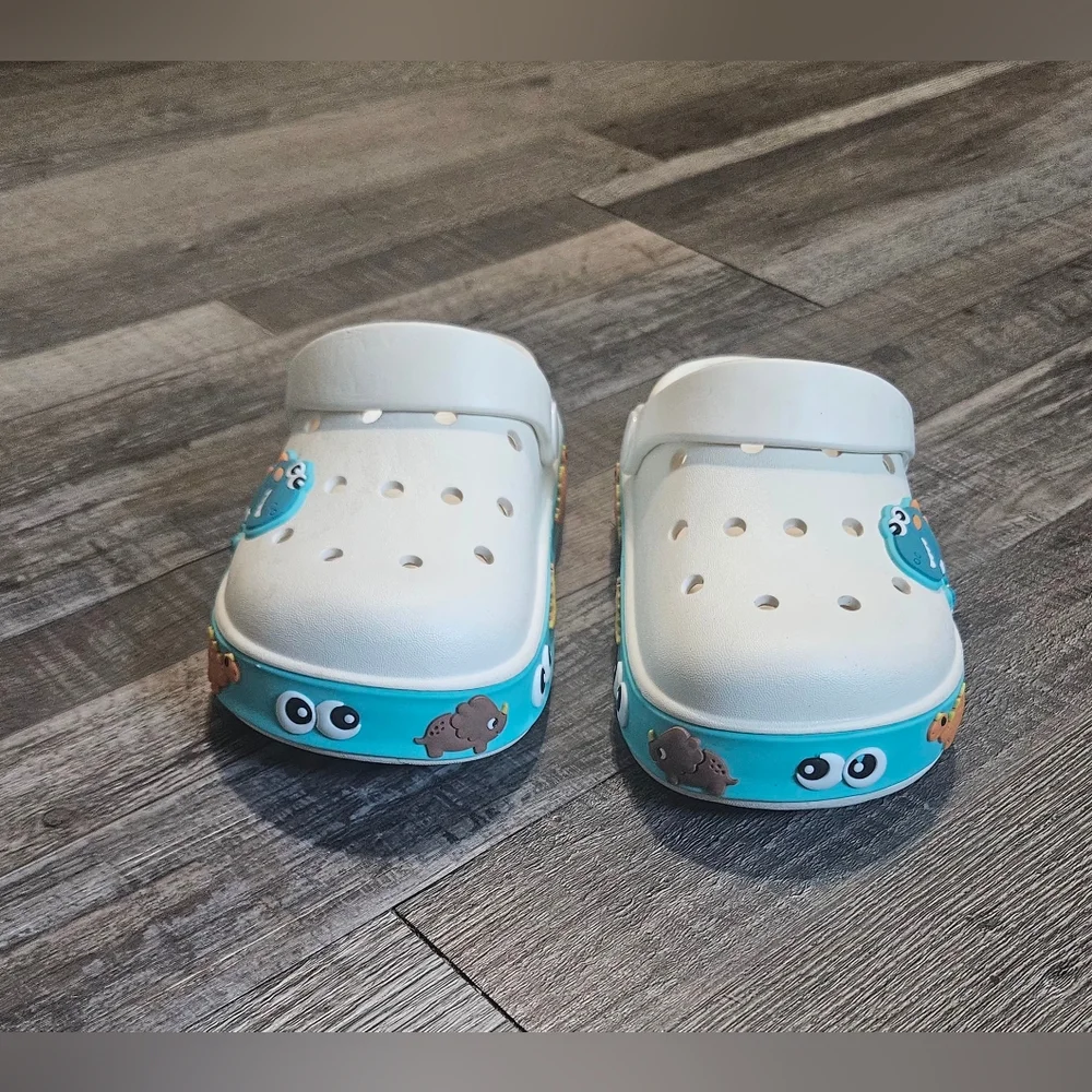 🩷Kids Dinosaurs Clogs‎ Size 2❤️